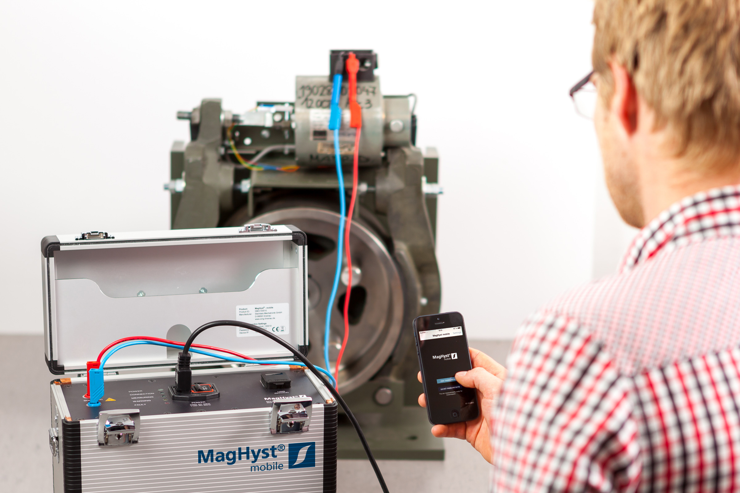 maghyst device in operation at Ilmenauer Mechatronik GmbH, with a technician working on the machine